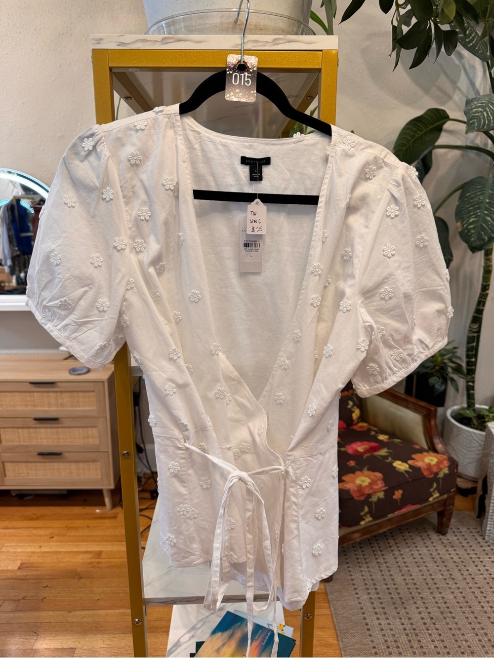 Ann Taylor White Floral Embroidered Tie-Waist Puff Sleeve Top